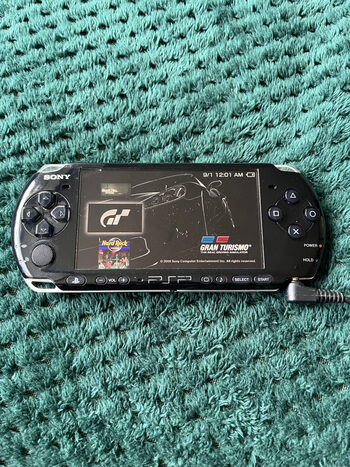 PSP 3001 Juodas atrištas su 16gb kortele