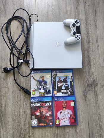 PlayStation 4 Pro, White, 1TB + 4 Žaidimai