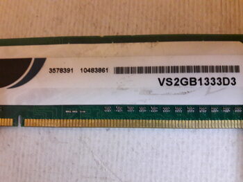 Corsair 2 GB (1 x 2 GB) DDR3-1333 Black / White PC RAM