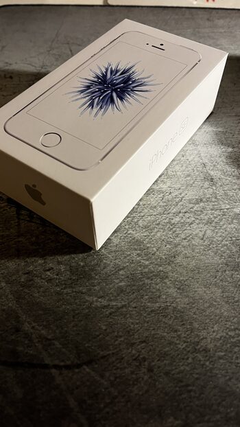 Get Apple iPhone SE 32GB Silver