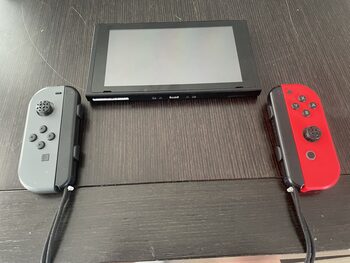 Nintendo Switch, roja y gris, 26GB,con plataforma y cargador