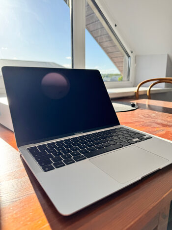 Apple MacBook Air Arm-based Apple M1 Arm-based M1 7-core / 8GB DDR4 / 256GB NVME / 49.9 Wh / Wi-Fi 6 AX201 / Silver