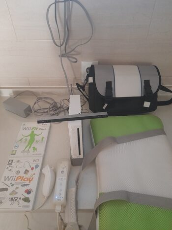 Nintendo wii completa + wii play + wii fit plus + tabla con funda + bolso transporte 