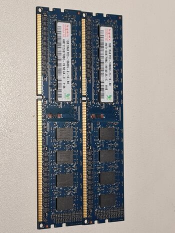 DDR 3 2 vnt po 1Gb