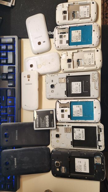 10vnt įvairūs samsung telefonai su įvairiais defektais