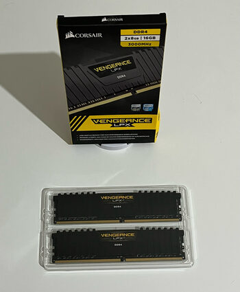Corsair 16 GB (2 x 8 GB) DDR4-3000 Black PC RAM