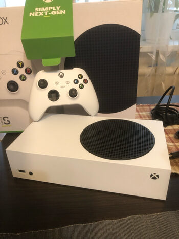 Xbox series S 512gb su dėže