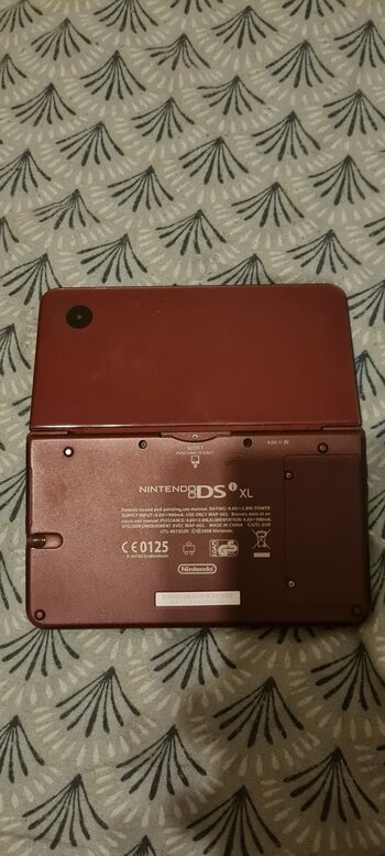 Puikiai veikiantis Nintendo DSi XL Dark Red 